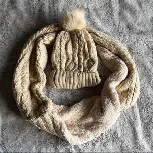 Knitted reversible infinity scarf & beanie